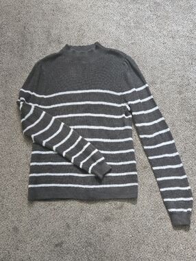 Striped Mock‑Neck Sweater – Grey/Green with White Stripes – Size L 🤍